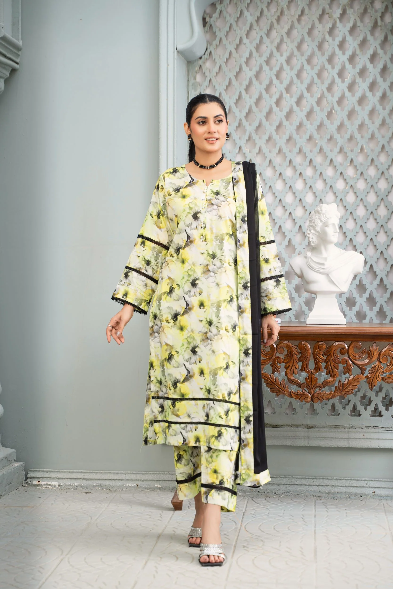 Fresh Lily Print 3-Piece Lawn Suit Fresh Lily Print 3-Piece Lawn Suit